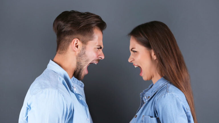 220214184612_couple_fight-1280x720-1-1