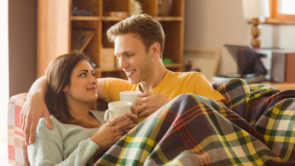220413194613_couple_coffee_happy_smile