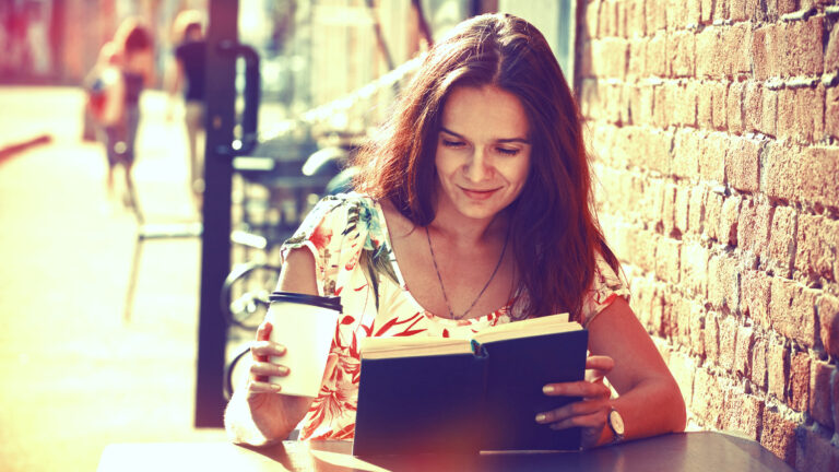 220719193141_woman_coffee_read_book