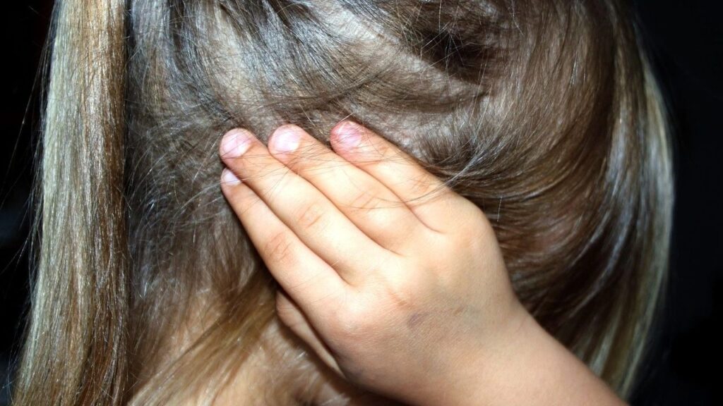 41e83f86-child-1439468_1280