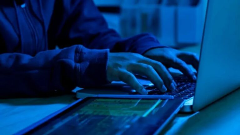 hacker-988x555.jpg