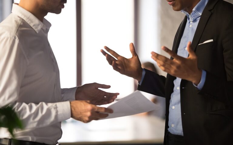 shutterstock_boss_work_ergasiaka-768x480-1